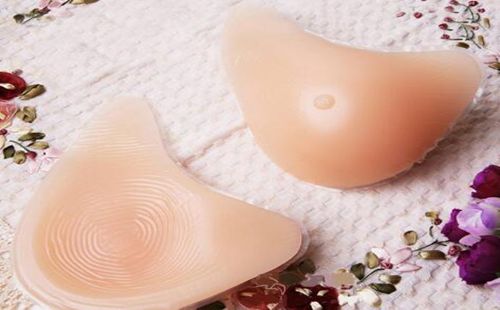 特质的硅胶义乳不会被氯和盐水所损害